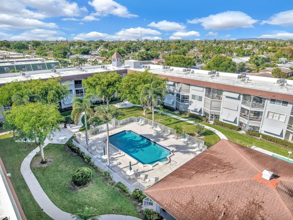 400 SE 10th Street Deerfield Beach FL 33441