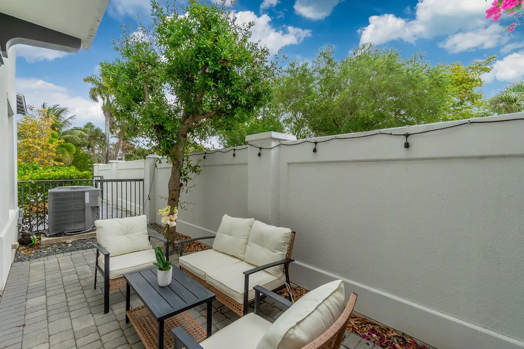 918 St George Boulevard Delray Beach FL 33483