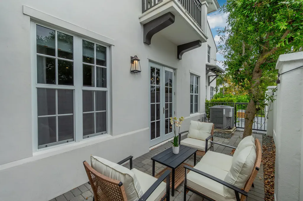 918 St George Boulevard Delray Beach FL 33483