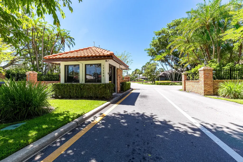 11863 Wimbledon Circle Wellington FL 33414