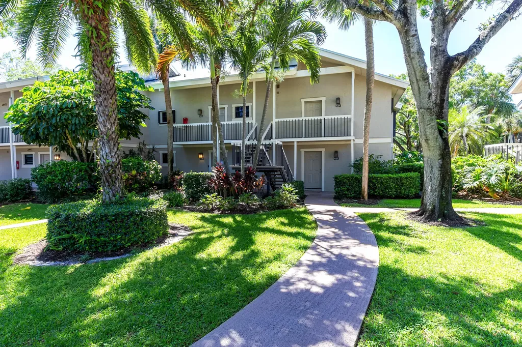 11863 Wimbledon Circle Wellington FL 33414