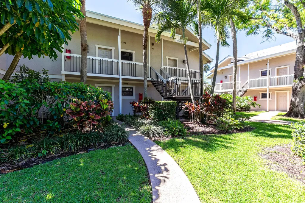 11863 Wimbledon Circle Wellington FL 33414