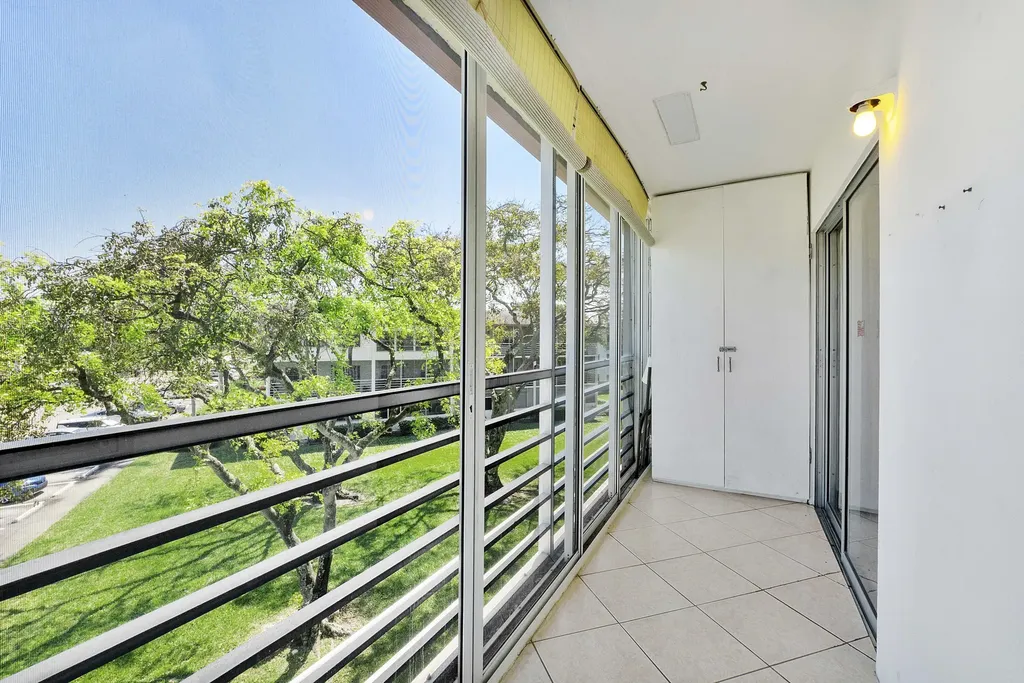 281 Fanshaw G Boca Raton FL 33434