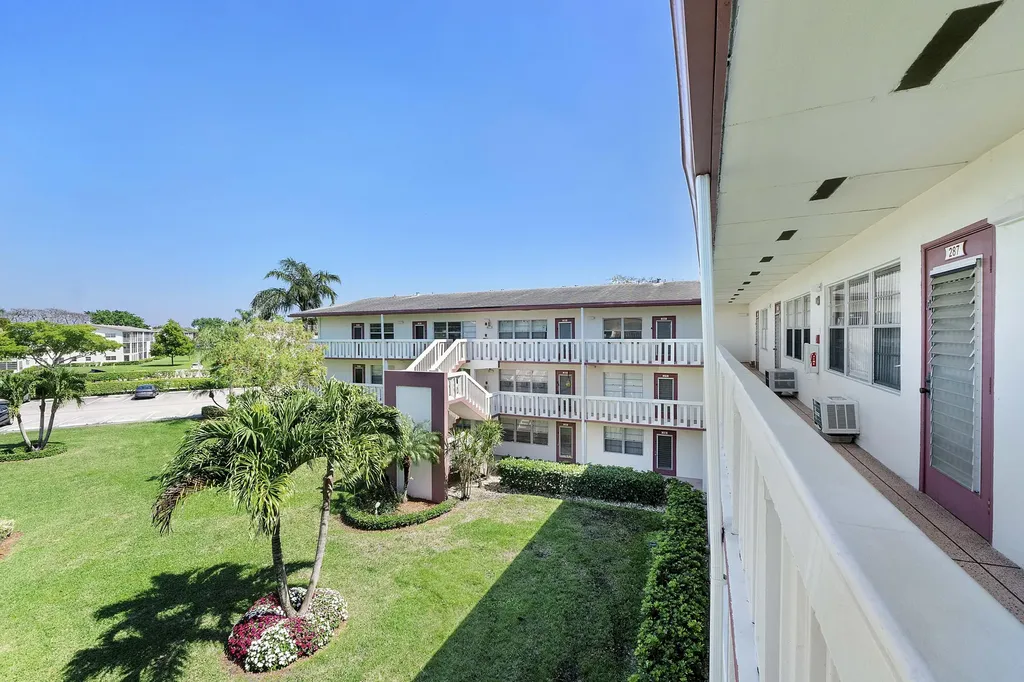 281 Fanshaw G Boca Raton FL 33434