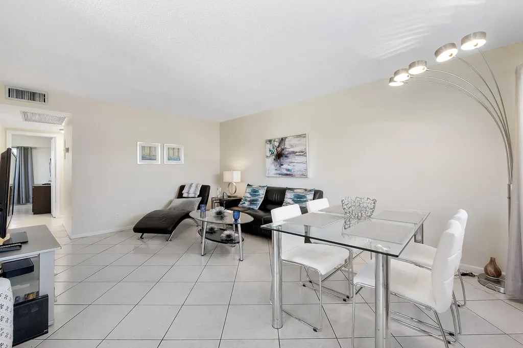 281 Fanshaw G Boca Raton FL 33434