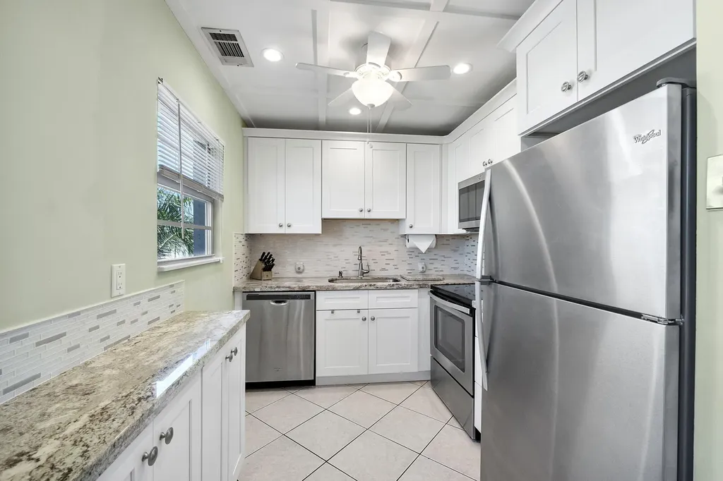 281 Fanshaw G Boca Raton FL 33434
