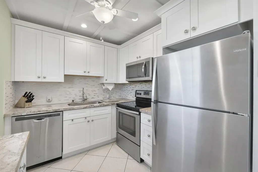 281 Fanshaw G Boca Raton FL 33434