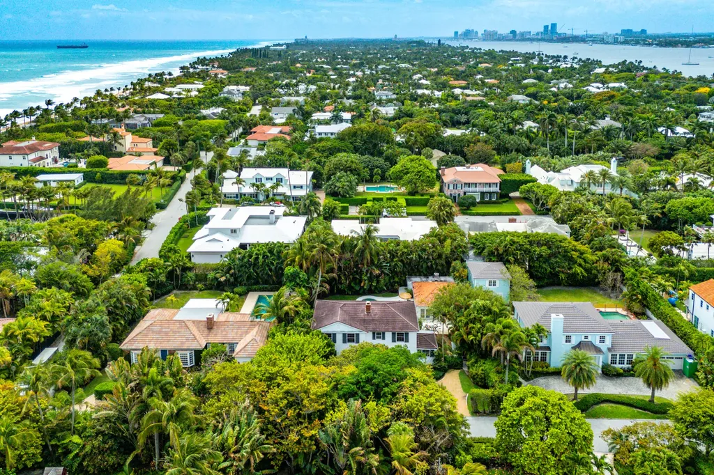 210 Merrain Road Palm Beach FL 33480