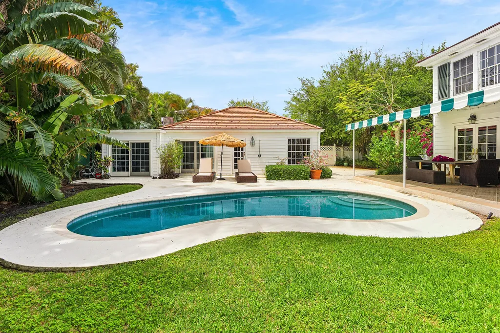 210 Merrain Road Palm Beach FL 33480