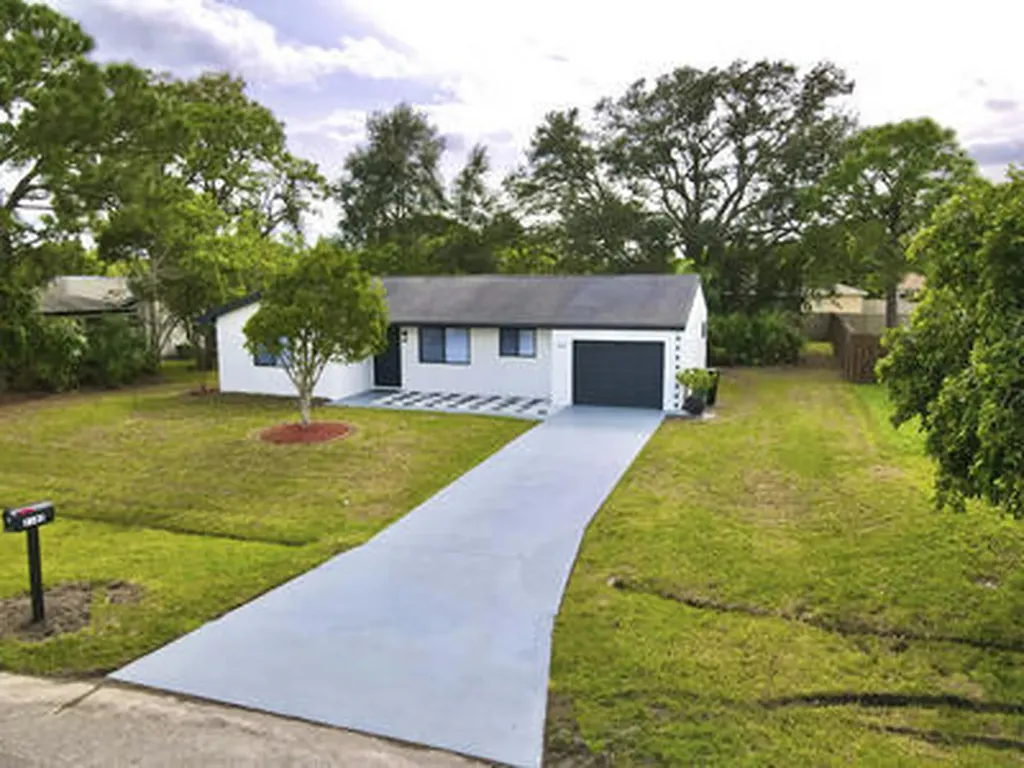 2182 SE Genoa Street Port St Lucie FL 34952