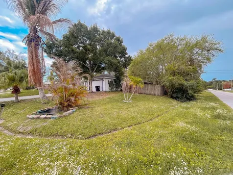 1898 SW Lofgren Avenue Port St Lucie FL 34953