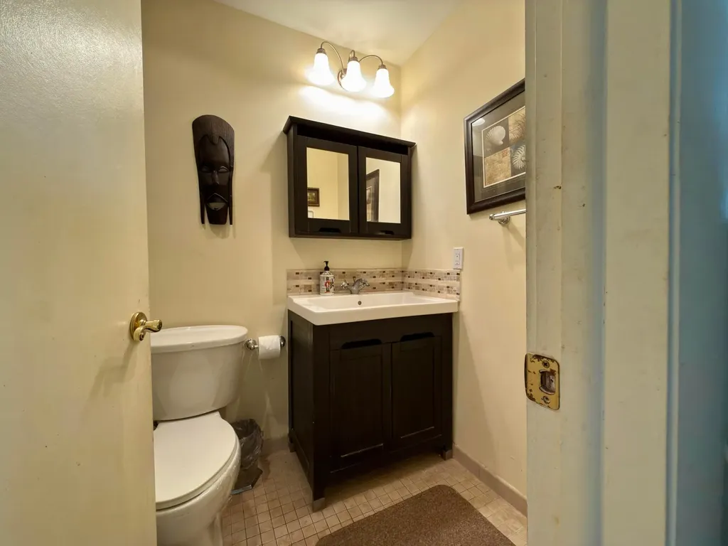 465 Flanders J Delray Beach FL 33484