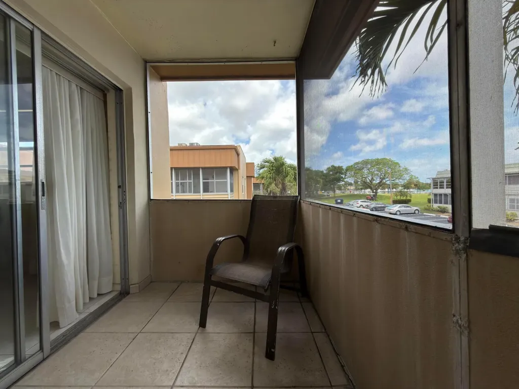 465 Flanders J Delray Beach FL 33484