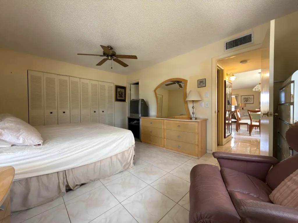 465 Flanders J Delray Beach FL 33484