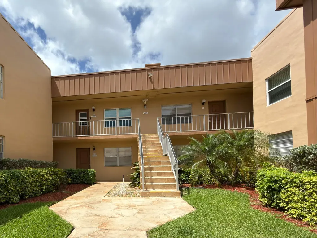 465 Flanders J Delray Beach FL 33484