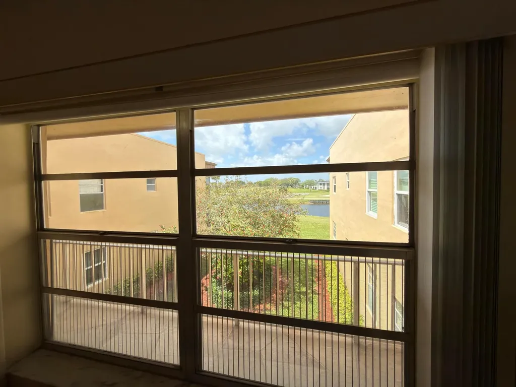 465 Flanders J Delray Beach FL 33484
