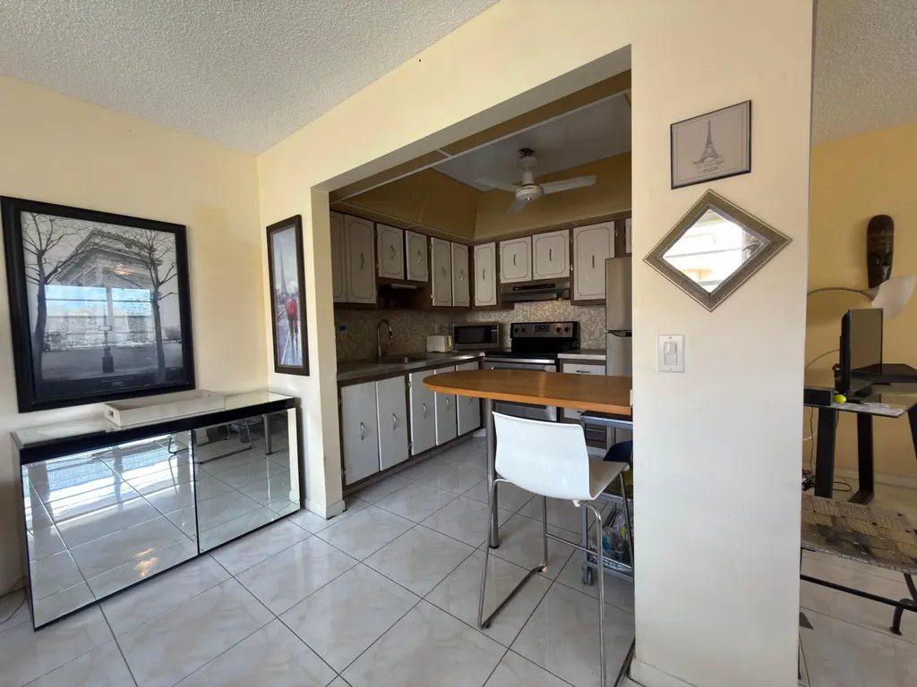 465 Flanders J Delray Beach FL 33484