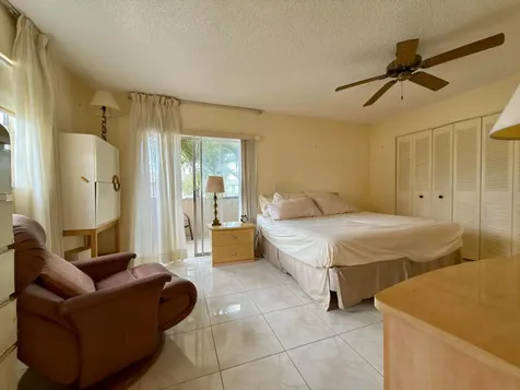 465 Flanders J Delray Beach FL 33484