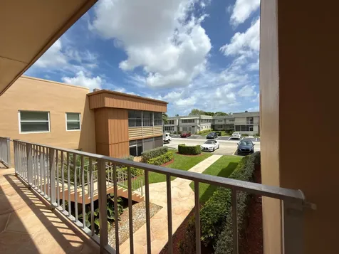 465 Flanders J Delray Beach FL 33484