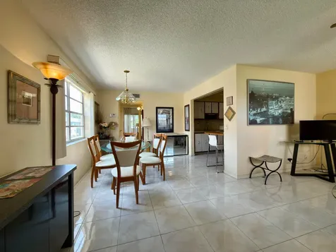 465 Flanders J Delray Beach FL 33484
