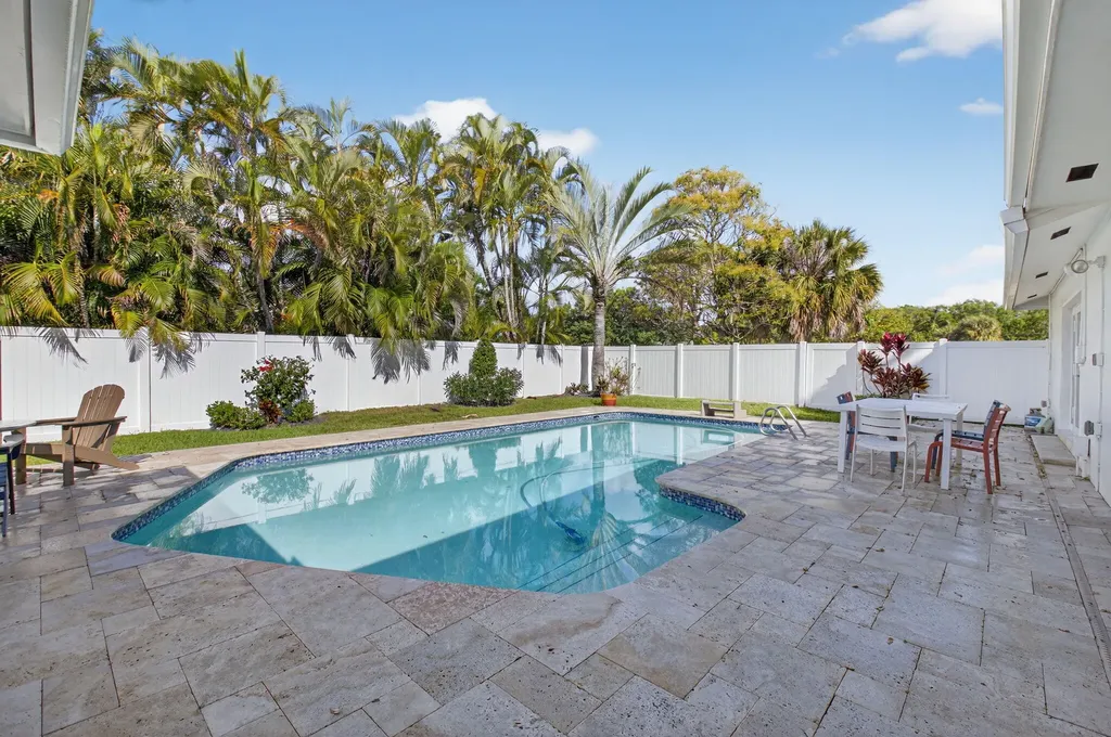 1010 SW 2nd Street Boca Raton FL 33486