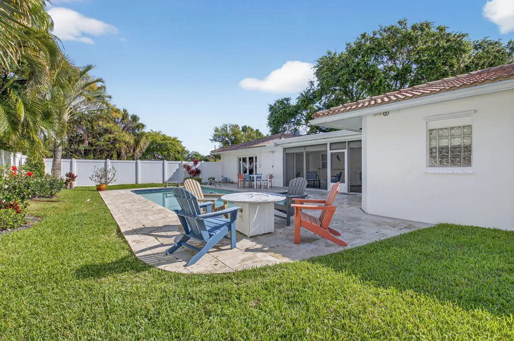 1010 SW 2nd Street Boca Raton FL 33486