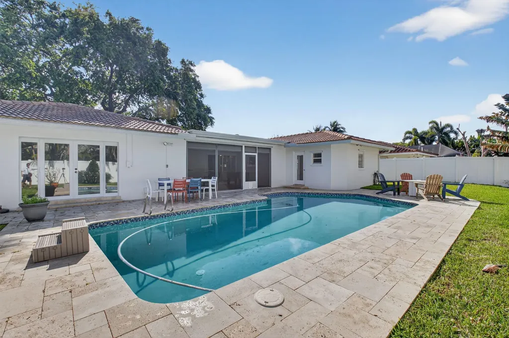 1010 SW 2nd Street Boca Raton FL 33486