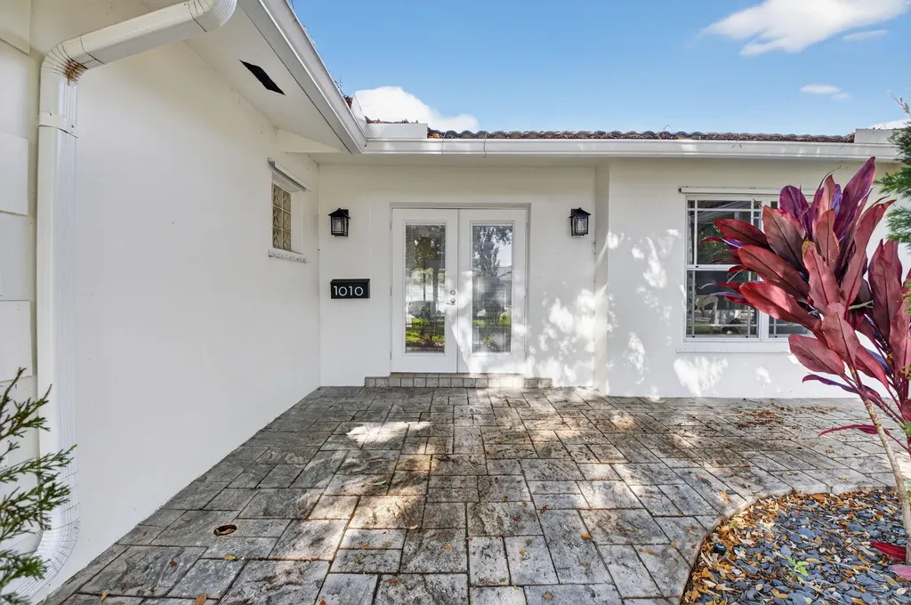 1010 SW 2nd Street Boca Raton FL 33486