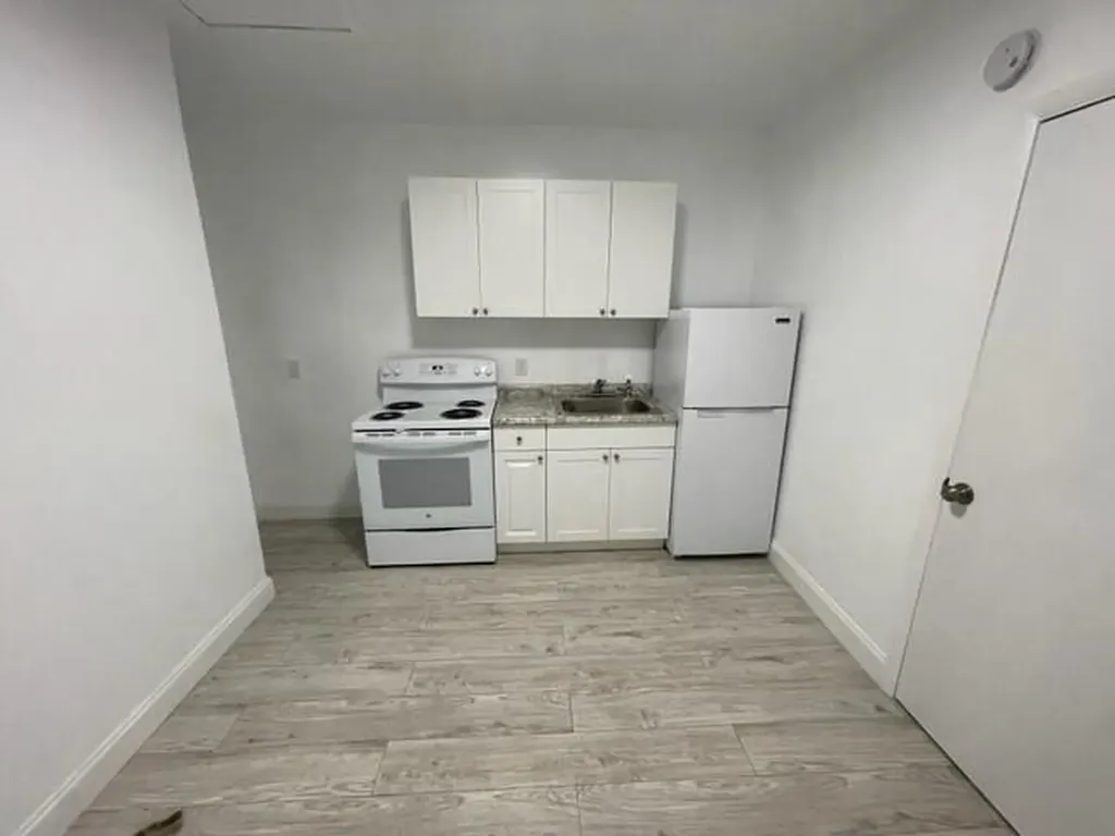3890 Lakewood Road Palm Springs FL 33461
