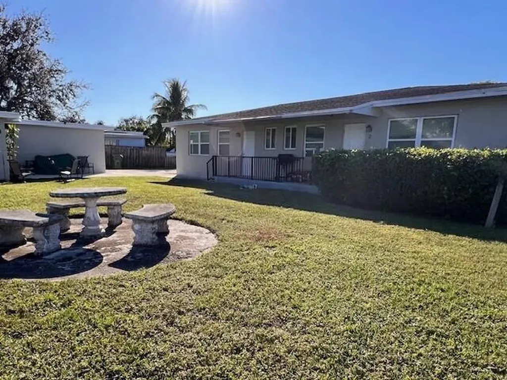3890 Lakewood Road Palm Springs FL 33461