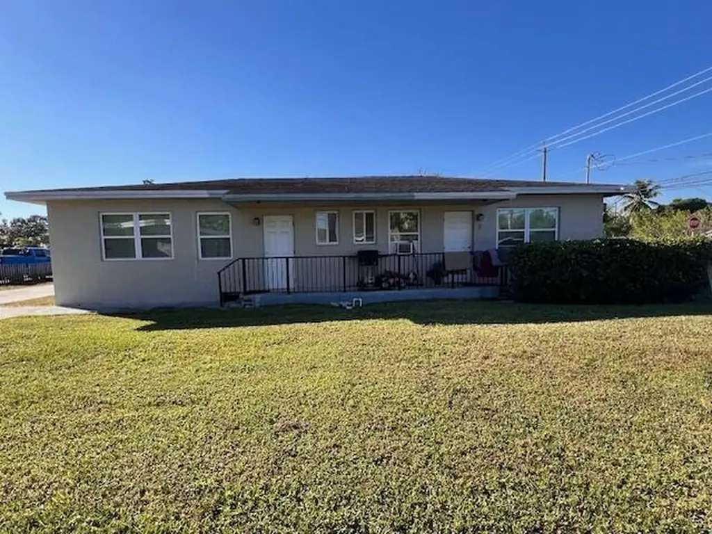 3890 Lakewood Road Palm Springs FL 33461