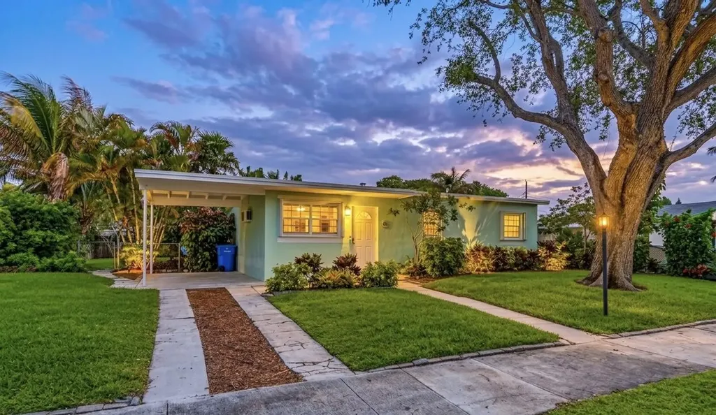 1439 W Broome Street Lantana FL 33462