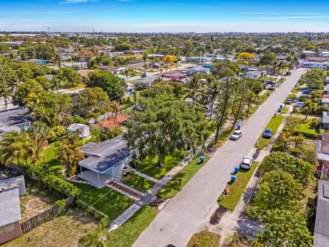 1439 W Broome Street Lantana FL 33462