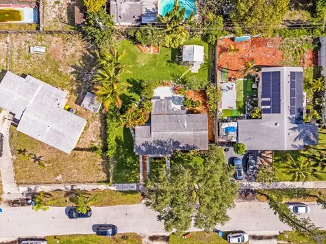 1439 W Broome Street Lantana FL 33462