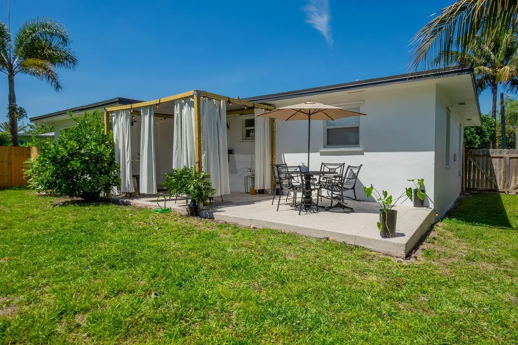 246 NE 14th Street Delray Beach FL 33444