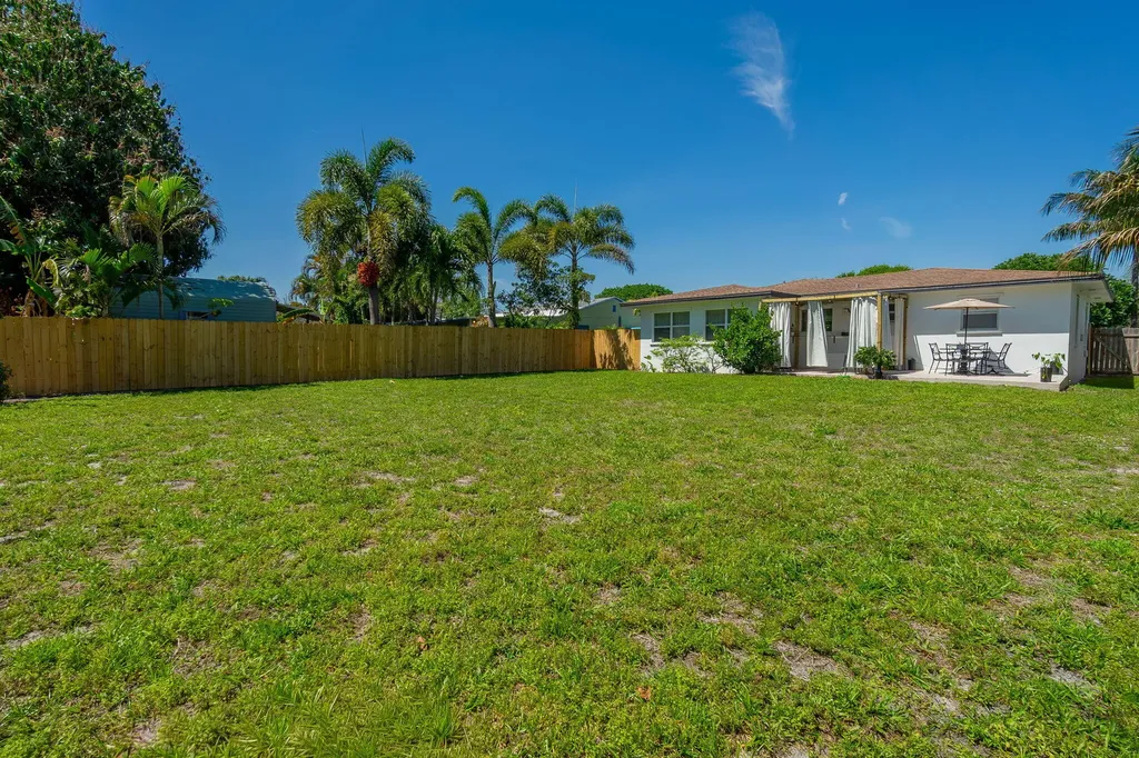 246 NE 14th Street Delray Beach FL 33444