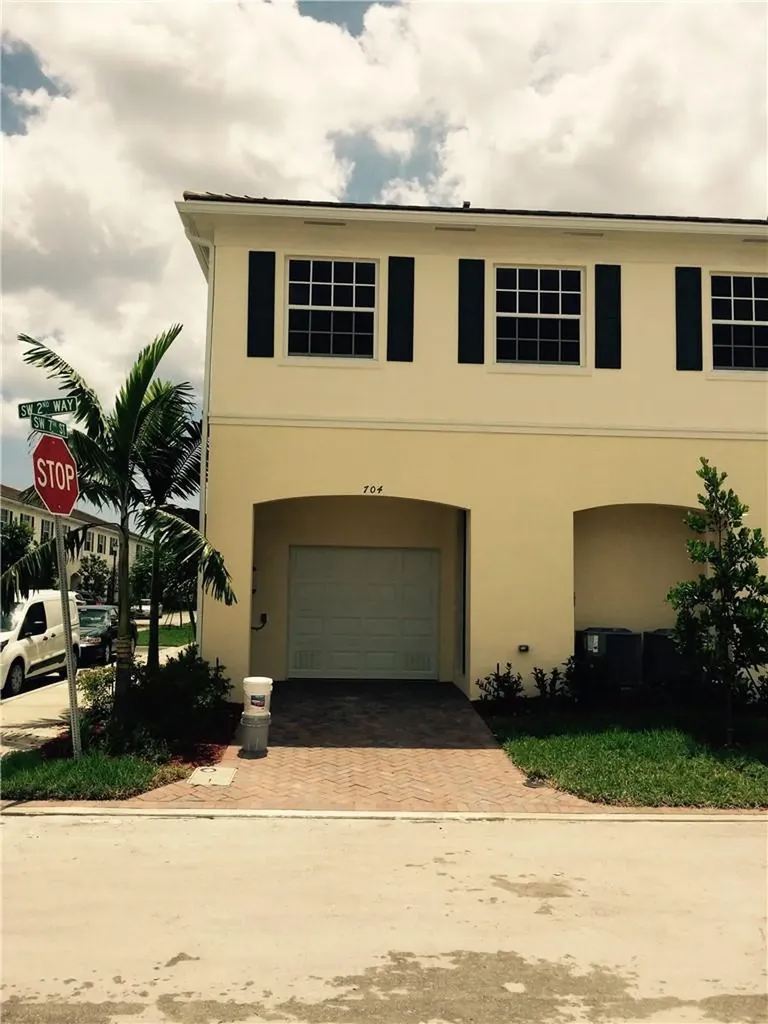 704 SW 2nd Way Pompano Beach FL 33060