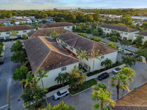704 SW 2nd Way Pompano Beach FL 33060