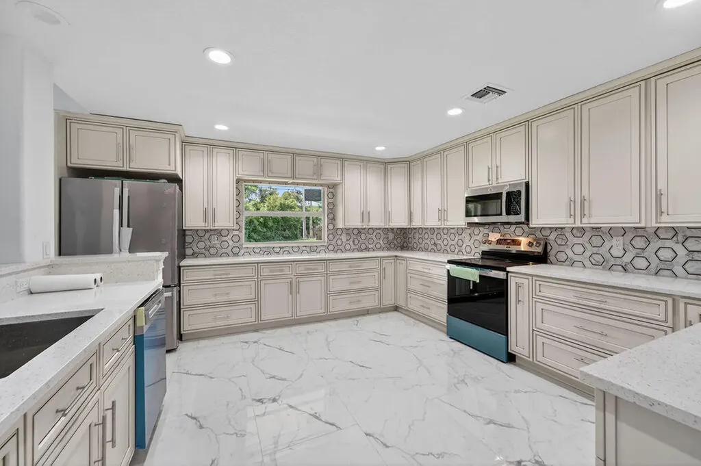 376 SW Paar Drive Port St Lucie FL 34953