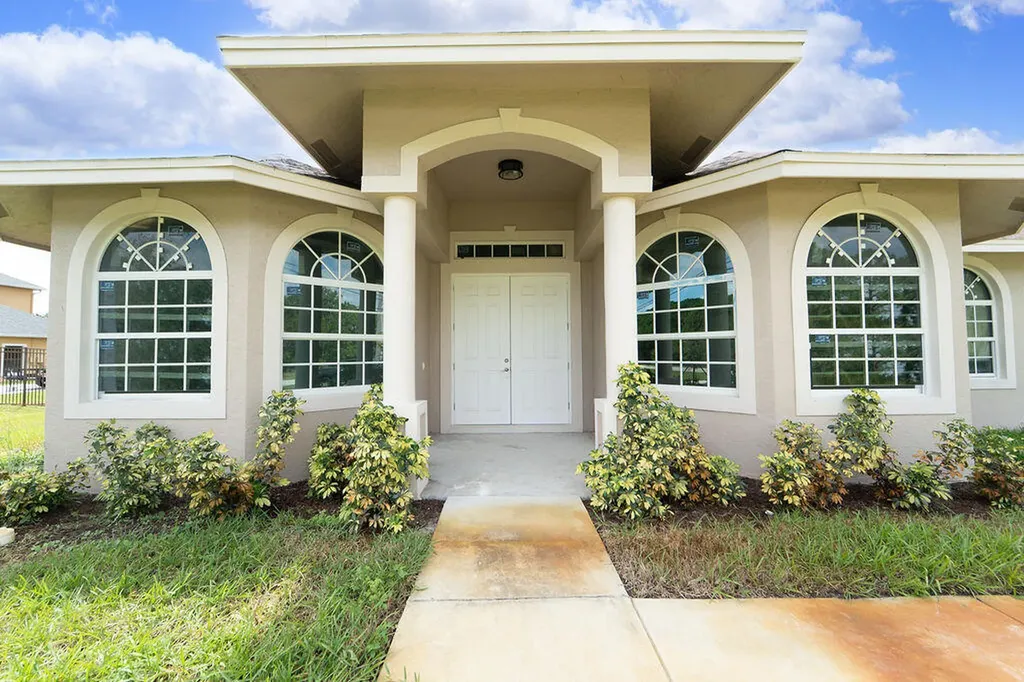 376 SW Paar Drive Port St Lucie FL 34953