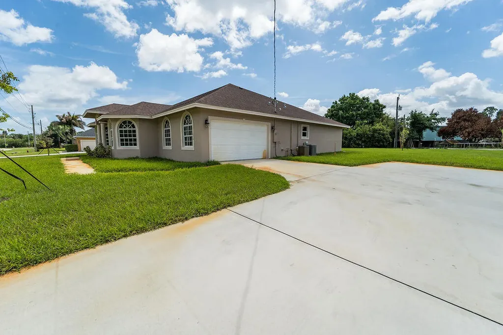 376 SW Paar Drive Port St Lucie FL 34953