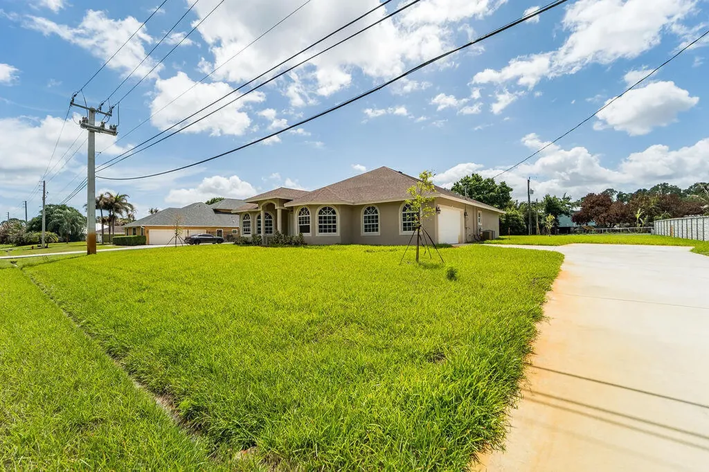 376 SW Paar Drive Port St Lucie FL 34953