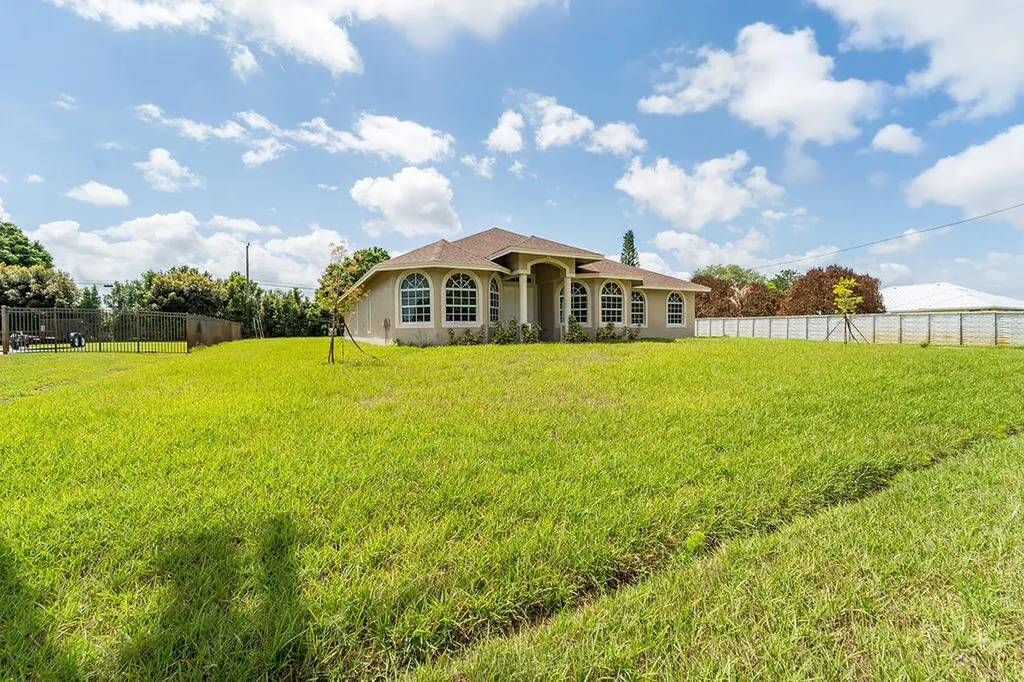 376 SW Paar Drive Port St Lucie FL 34953
