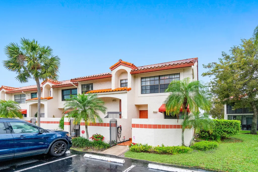 312 Liberty Court Deerfield Beach FL 33442