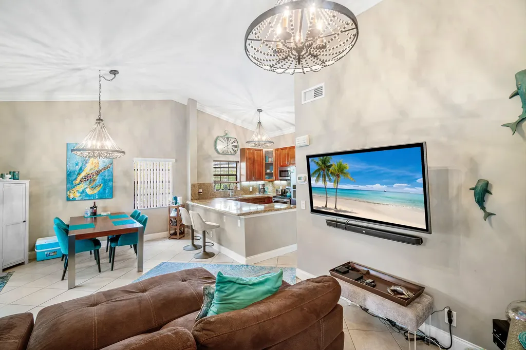 312 Liberty Court Deerfield Beach FL 33442