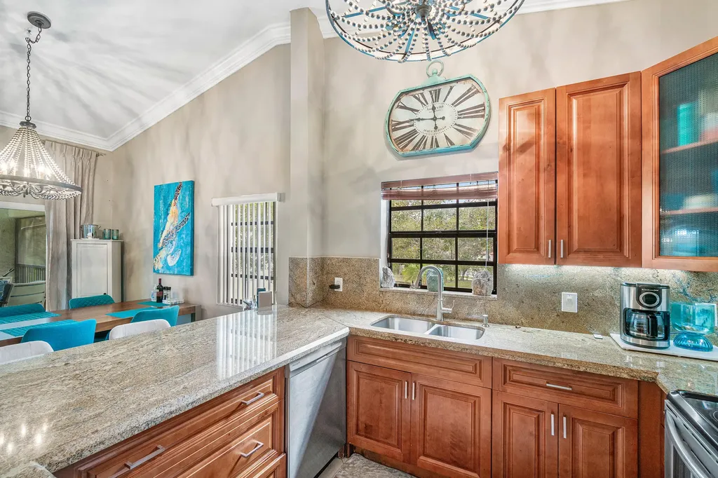 312 Liberty Court Deerfield Beach FL 33442