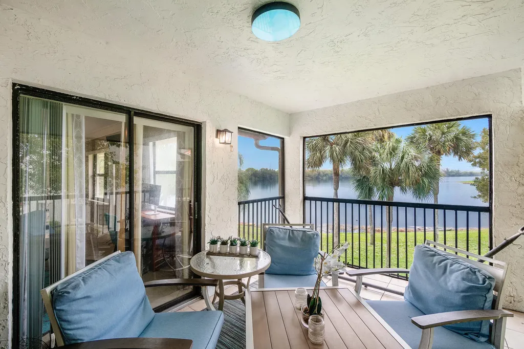 312 Liberty Court Deerfield Beach FL 33442