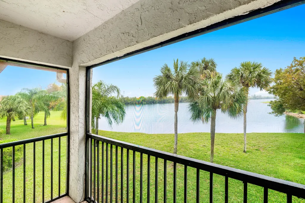 312 Liberty Court Deerfield Beach FL 33442