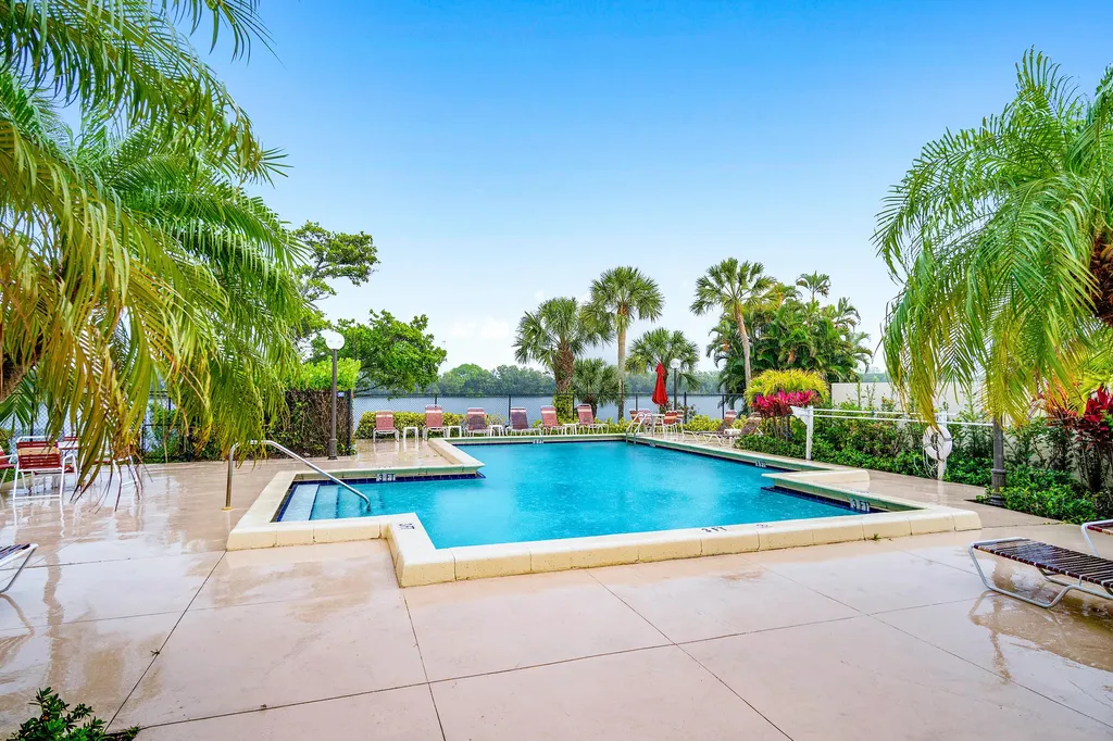312 Liberty Court Deerfield Beach FL 33442