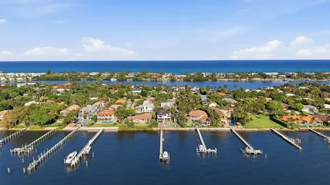 825 W Oyster Lane Lantana FL 33462